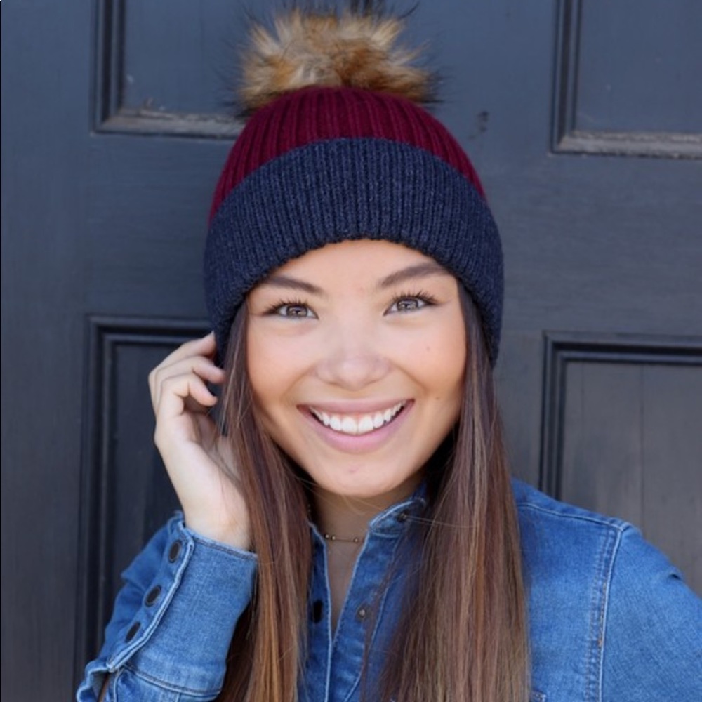 Cable knit hat with Pom accent